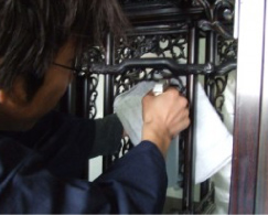 長年の汚れを落としていきます。