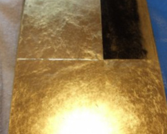 洗浄後、金箔を貼っていきます。