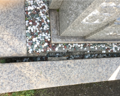 建てられた時期や墓石の材質に合わせた修復をいたします。