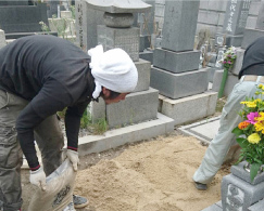 解体するのにも熟練した技術が必要です。